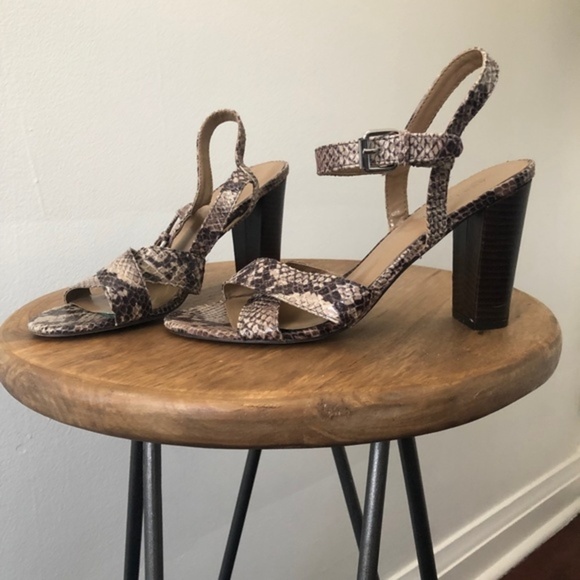 Ann Taylor Factory Faux Snakeskin Strappy Block Heel Sandals - Size 7.5 M - Picture 2 of 10